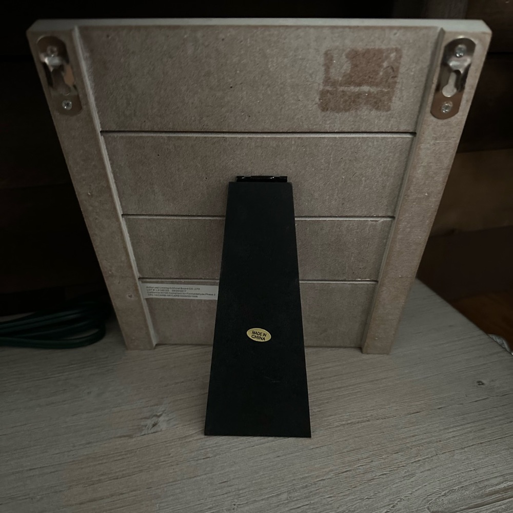 Wood Picture Frame with clip to hold photo - Picture 2 of 4